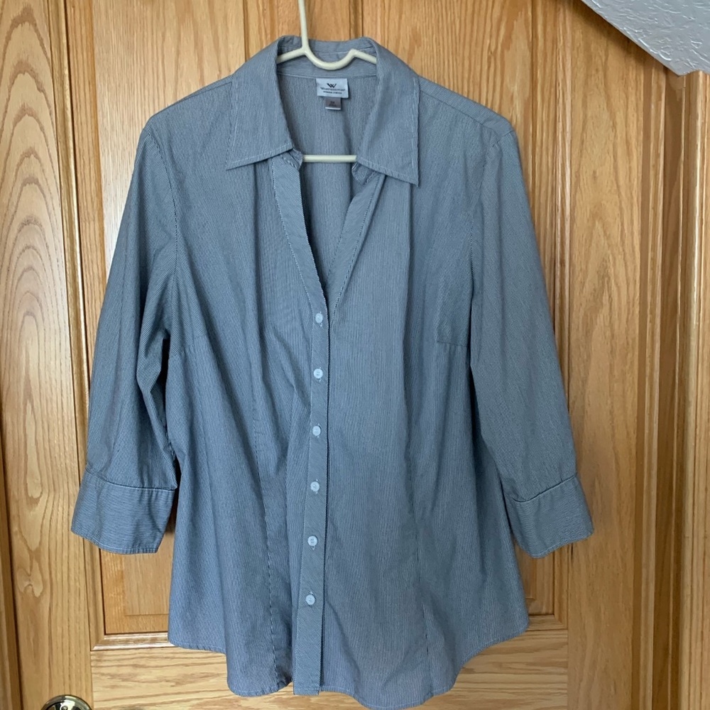 Women’s 3/4 sleeve button up dress shirt